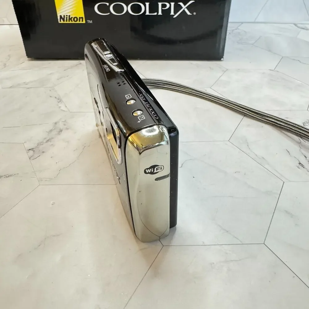 Nikon Coolpix S52C 9MP Digital Camera Complete in Box Charger Case Cords in EUC